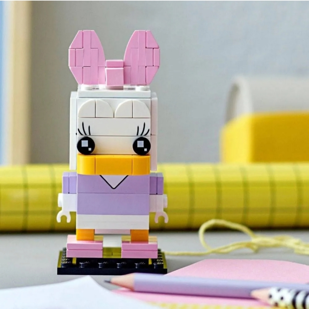 LEGO BRICKHEADZ DISNEY DAISY DUCK BNWT Limited Edition RETIRED!